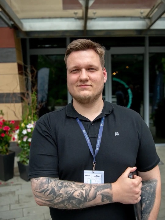Jakub Lipiec, zdjęcie portretowe z konferencji IT Security Days